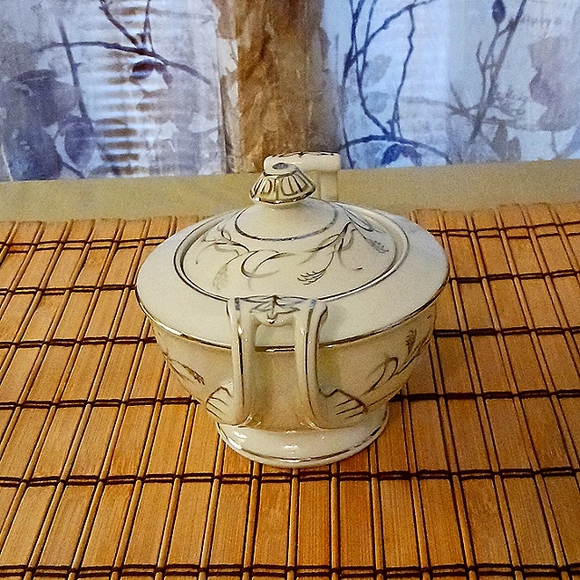 Vintage China - Platinum Garland Sugar Bowl & Lid manufactured by Harmony House - Picture 4 of 16